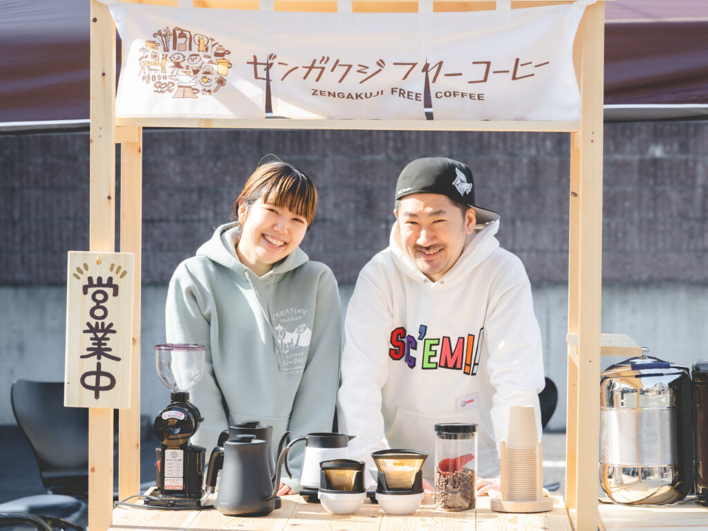 「ゼンガクジ フリー コーヒー」を運営する足立区古千谷本町にある寺院「全學寺」の副住職夫妻