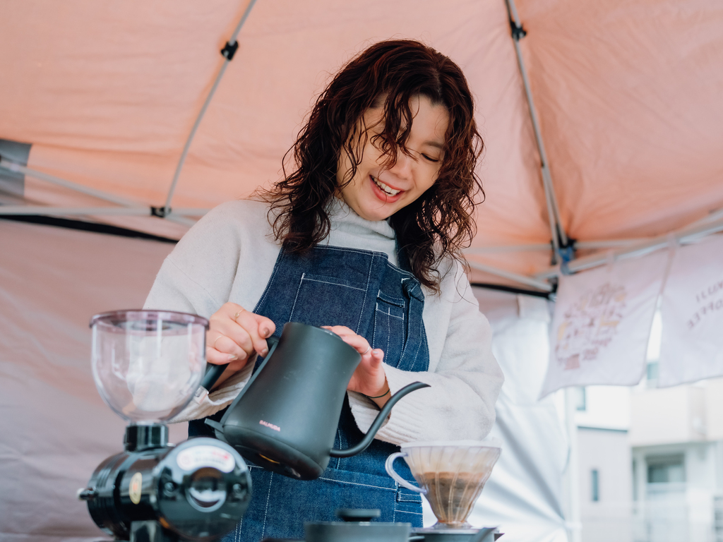 「ゼンガクジ フリー コーヒースタンド」オーナーバリスタのMutsumi