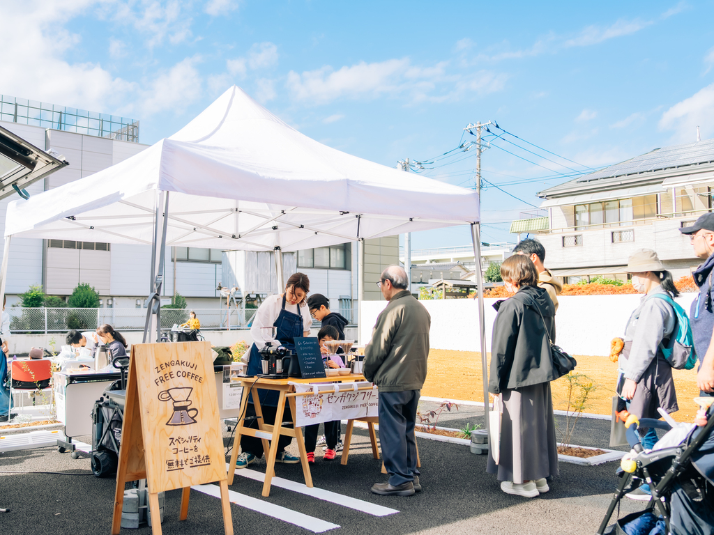コーヒー足立区西新井にある「大内病院」の駐車場にて
