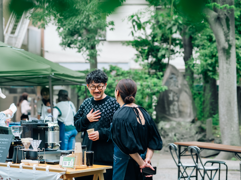 合間に楽しくおしゃべりする大島夫婦