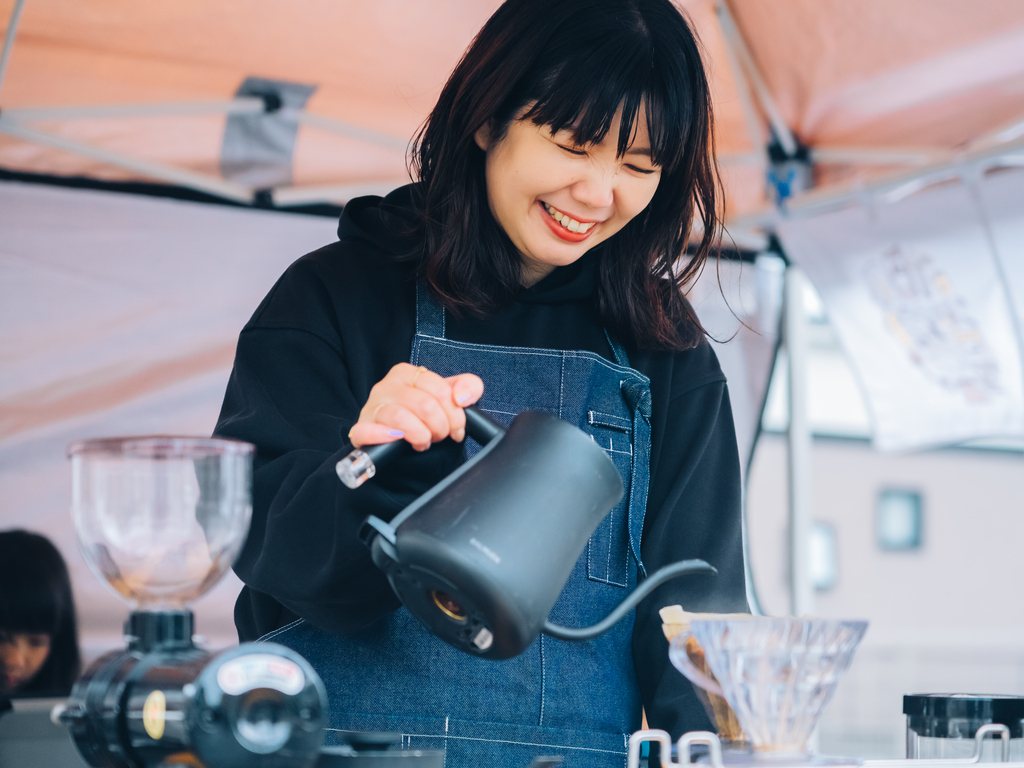 「ゼンガクジ フリー コーヒースタンド」オーナーバリスタのMutsumi